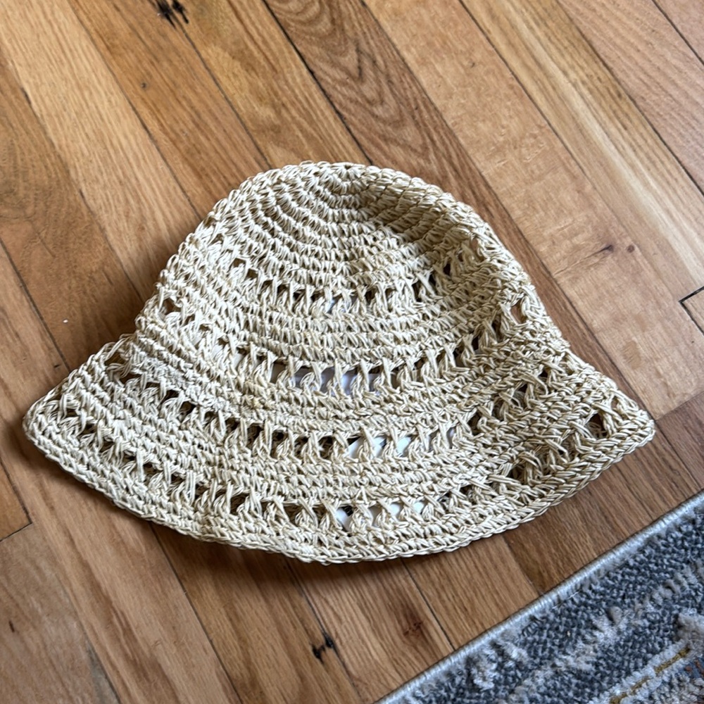 Zara bucket hat